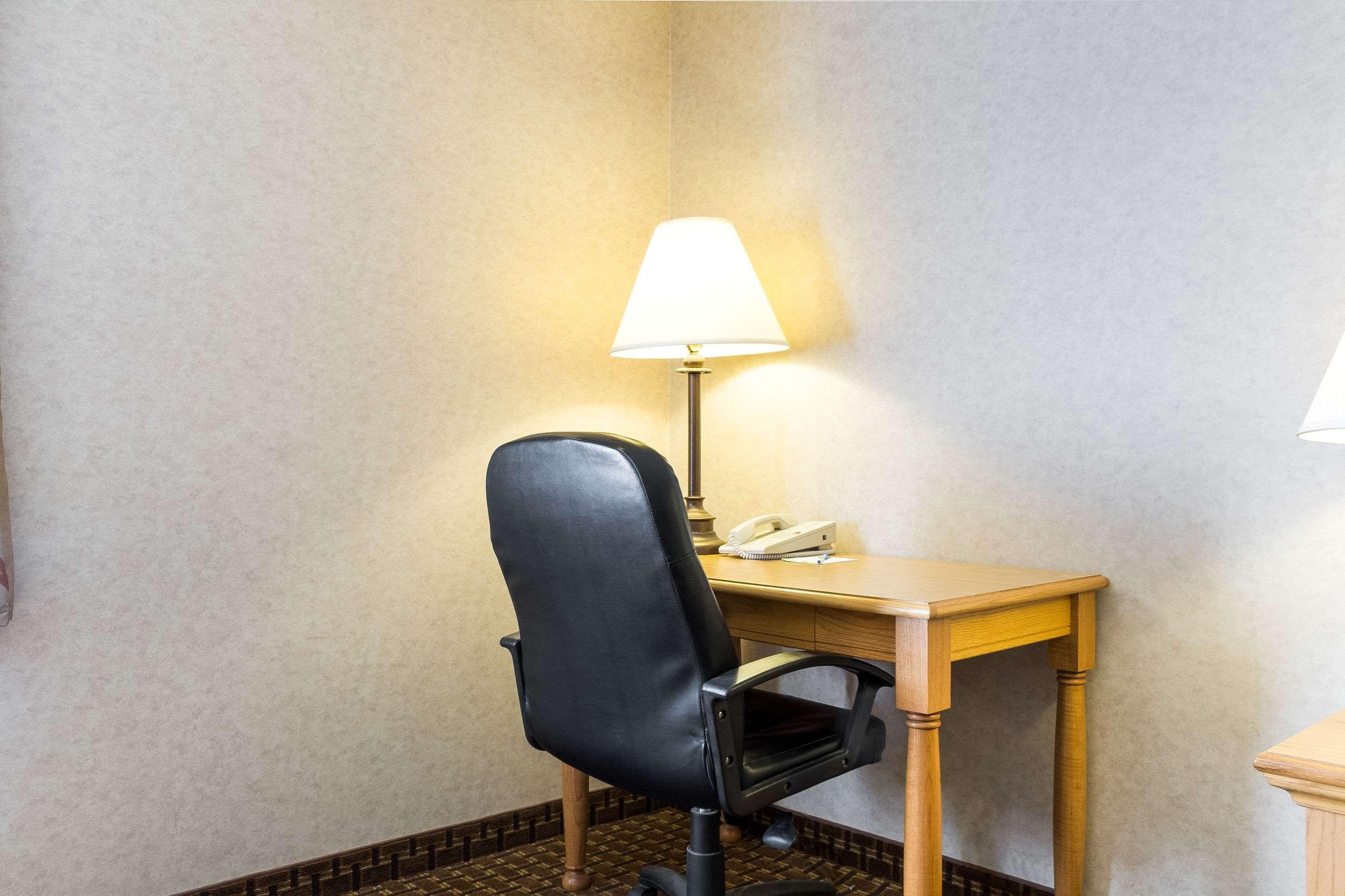 Comfort Inn & Suites Custer Bagian luar foto