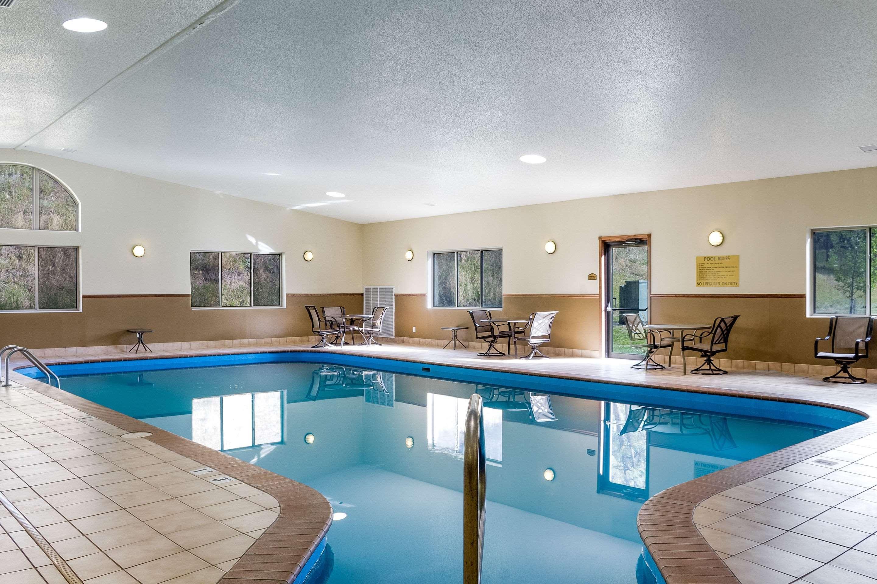 Comfort Inn & Suites Custer Bagian luar foto