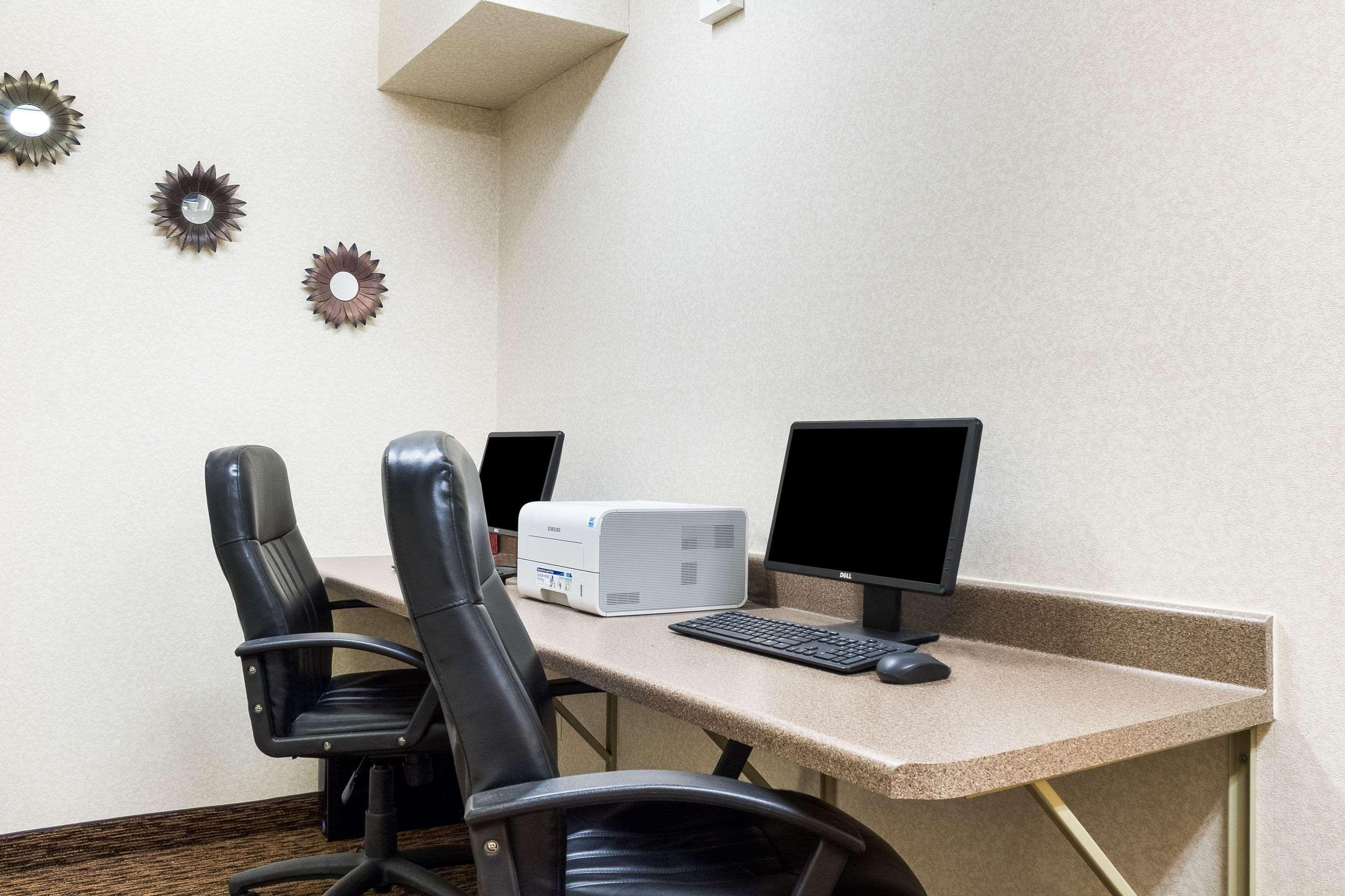 Comfort Inn & Suites Custer Bagian luar foto
