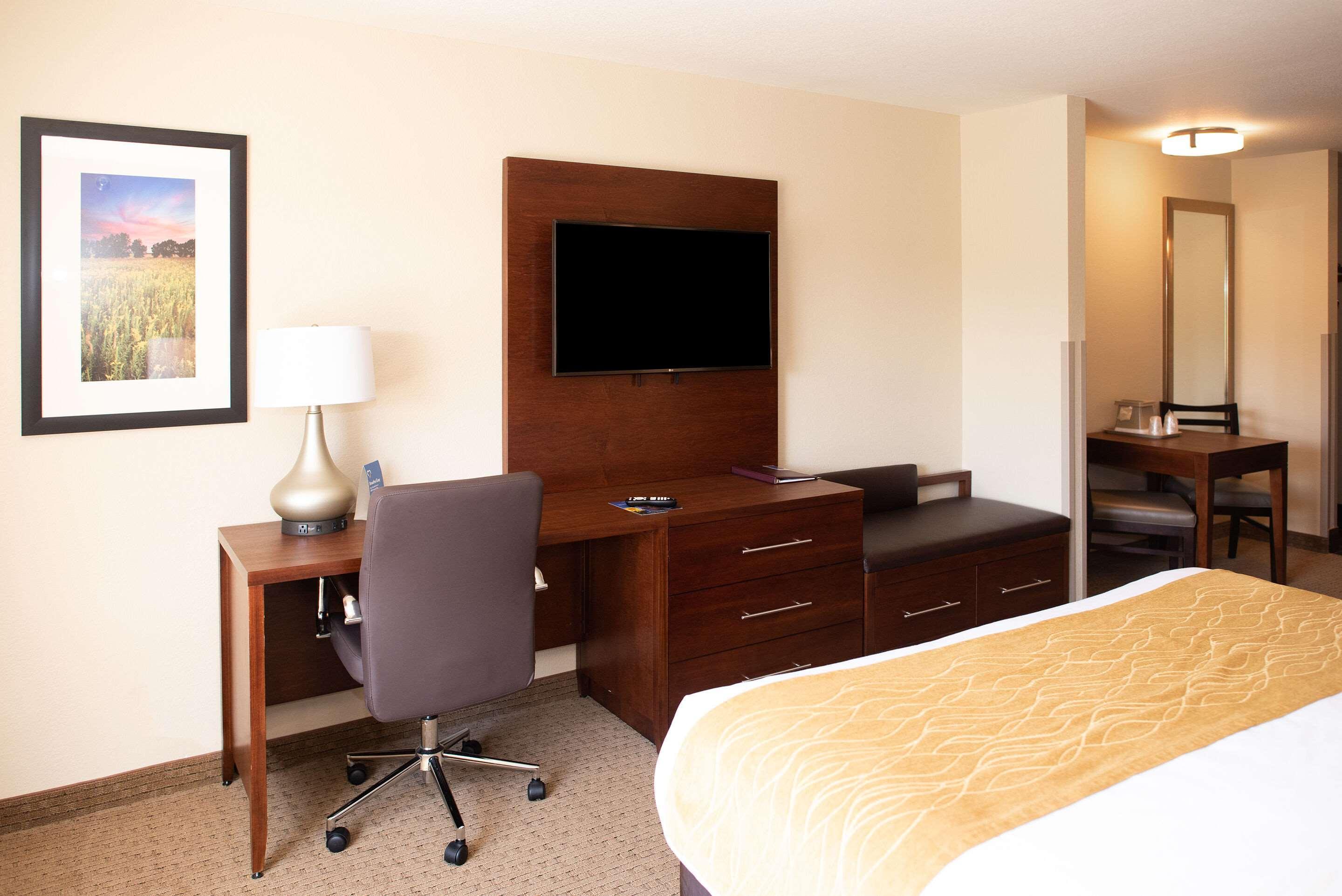 Comfort Inn & Suites Custer Bagian luar foto