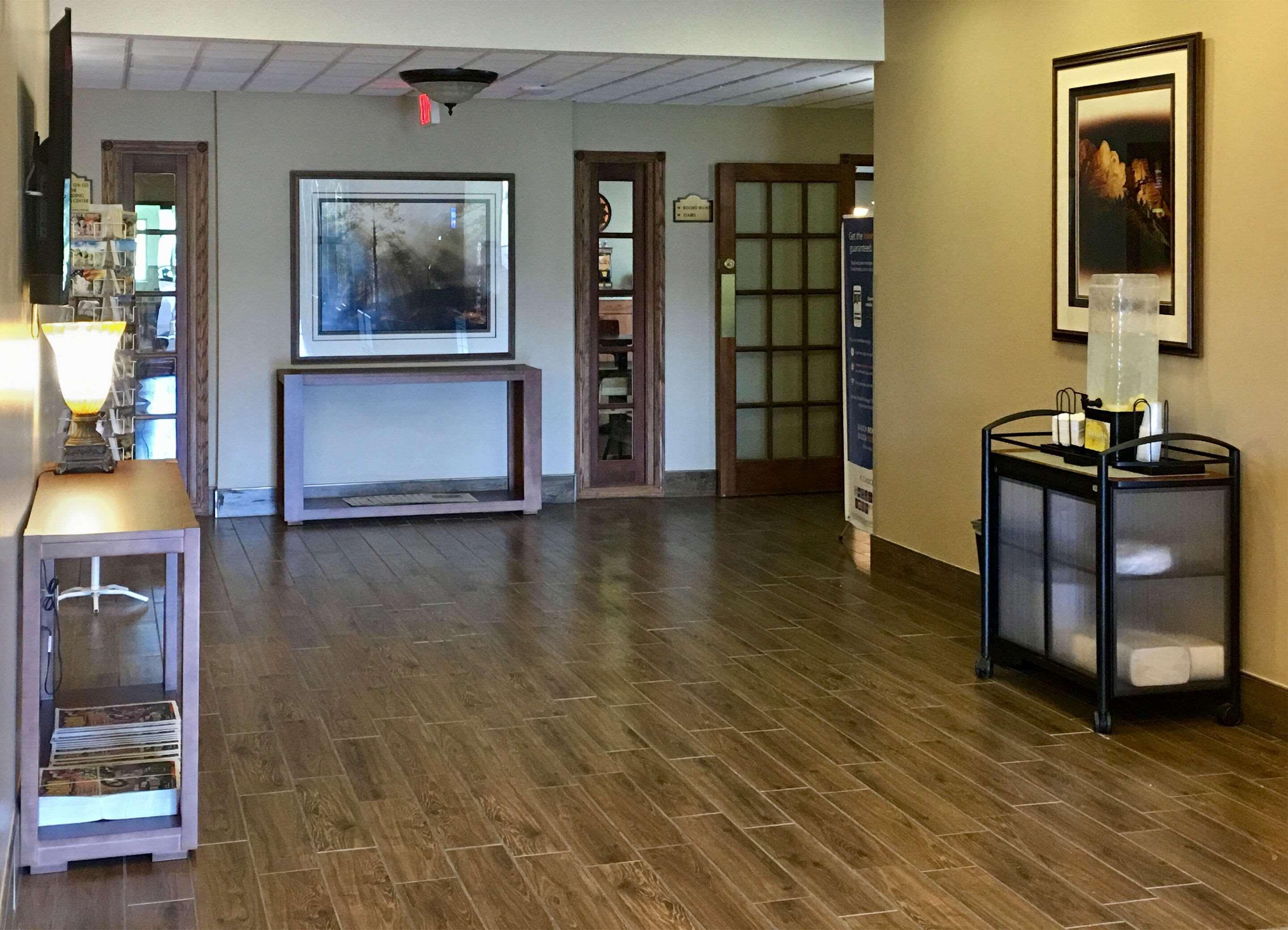 Comfort Inn & Suites Custer Bagian luar foto