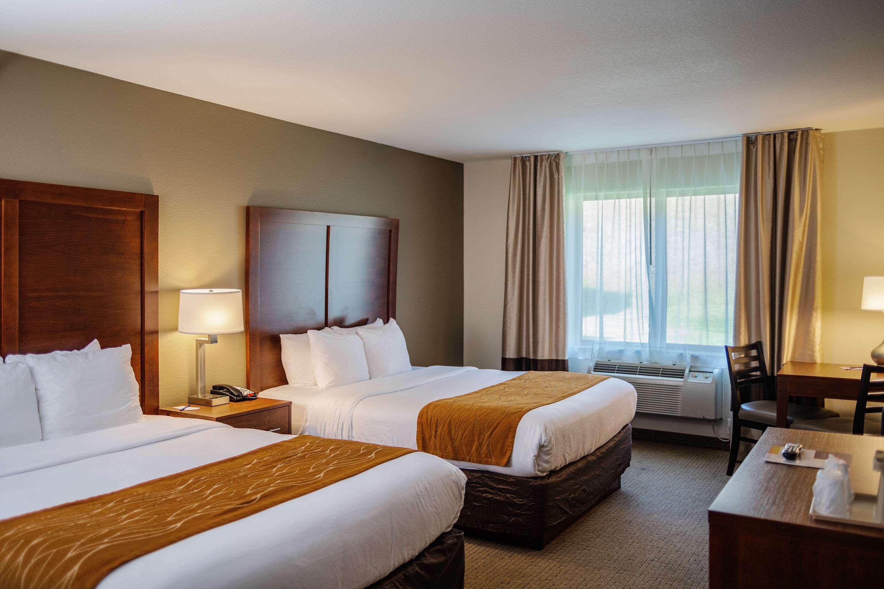 Comfort Inn & Suites Custer Bagian luar foto